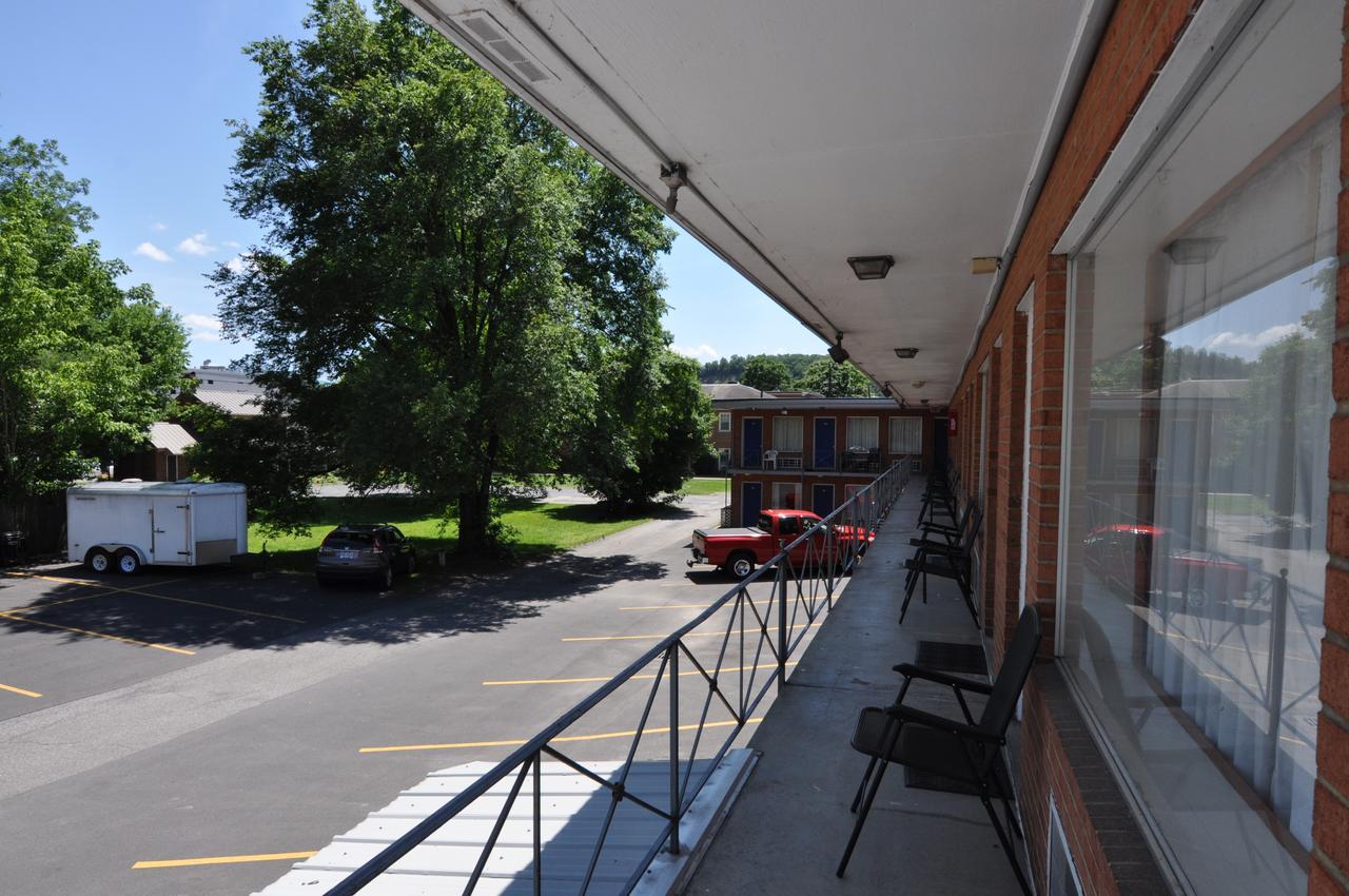 Budget Inn Near Westrock Covington Extérieur photo