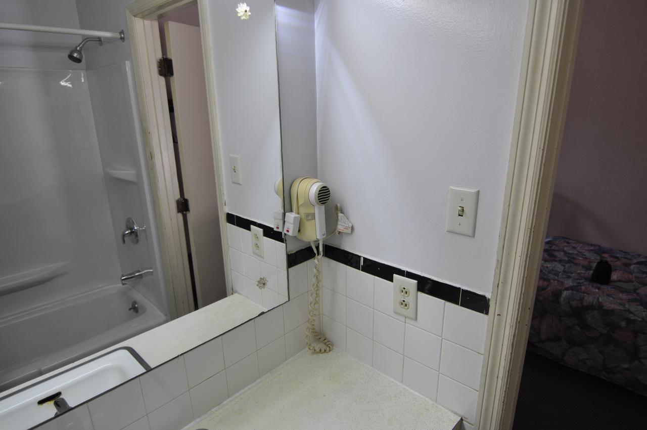 Budget Inn Near Westrock Covington Extérieur photo